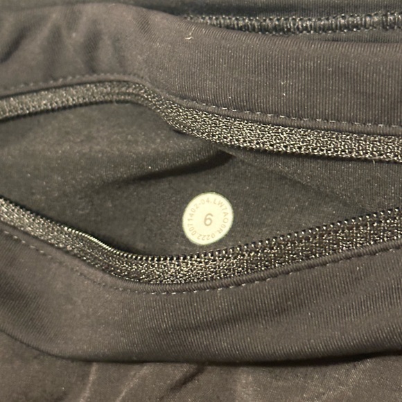 Lululemon black speed up shorts - Picture 5 of 5